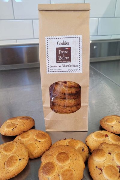 Cookies et sablés en train de cuire, réalisés par Karine Teulière, Biscuiterie Farine & Beurre, à Laroquebrou dans le Cantal