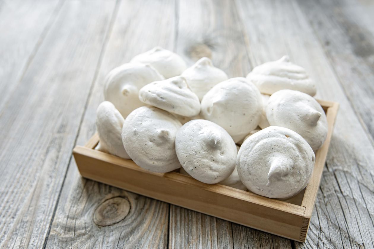 Meringues nature par Karine Teulière de la Biscuiterie du Cantal Farine & Beurre située à Laroquebrou